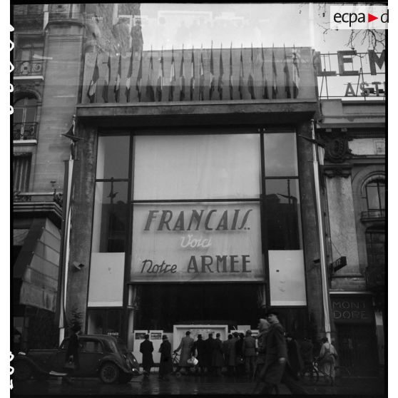 Exposition "Français, voici notre Armée" à Paris. [description provisoire]