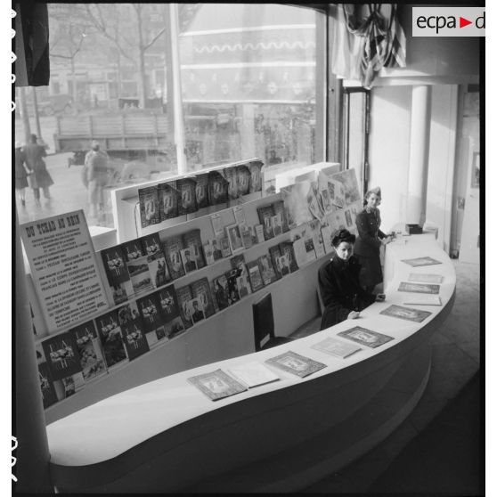 Exposition "Français, voici notre Armée" à Paris. [description provisoire]