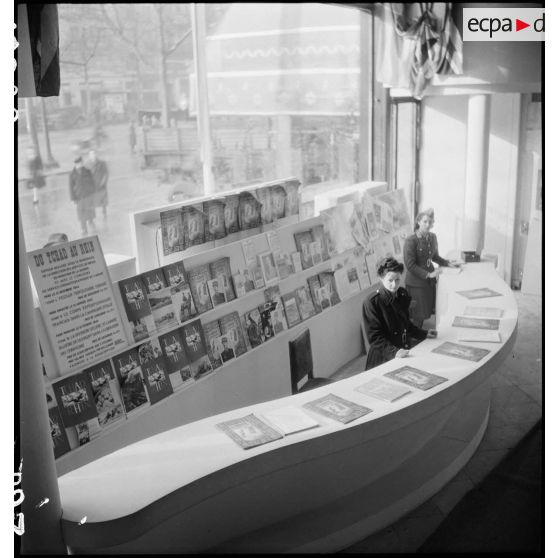 Exposition "Français, voici notre Armée" à Paris. [description provisoire]