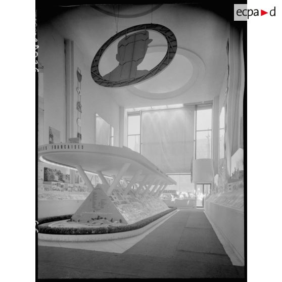 Exposition "Français, voici notre Armée" à Paris. [description provisoire]