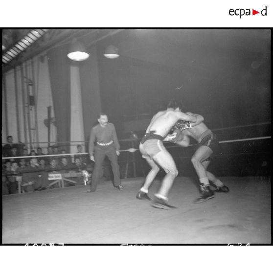 Italie : Combat de boxe interallié à Rome. [description provisoire]