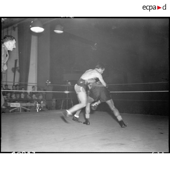 Italie : Combat de boxe interallié à Rome. [description provisoire]