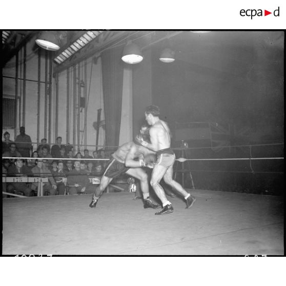 Italie : Combat de boxe interallié à Rome. [description provisoire]