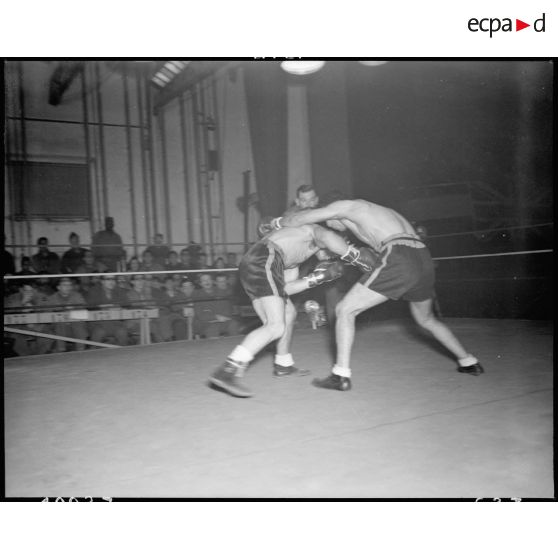 Italie : Combat de boxe interallié à Rome. [description provisoire]