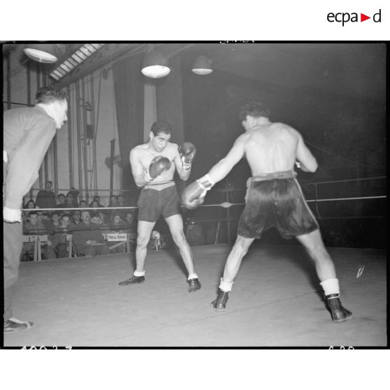 Italie : Combat de boxe interallié à Rome. [description provisoire]