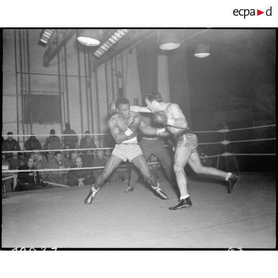 Italie : Combat de boxe interallié à Rome. [description provisoire]