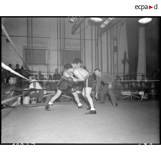 Italie : Combat de boxe interallié à Rome. [description provisoire]