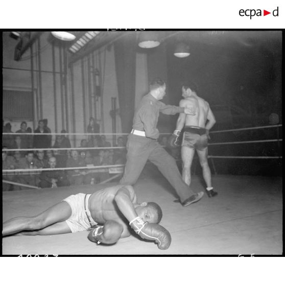 Italie : Combat de boxe interallié à Rome. [description provisoire]