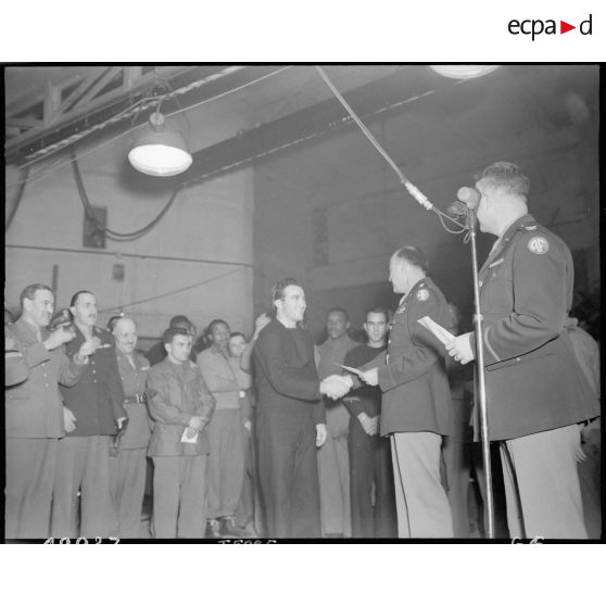 Italie : Combat de boxe interallié à Rome. [description provisoire]