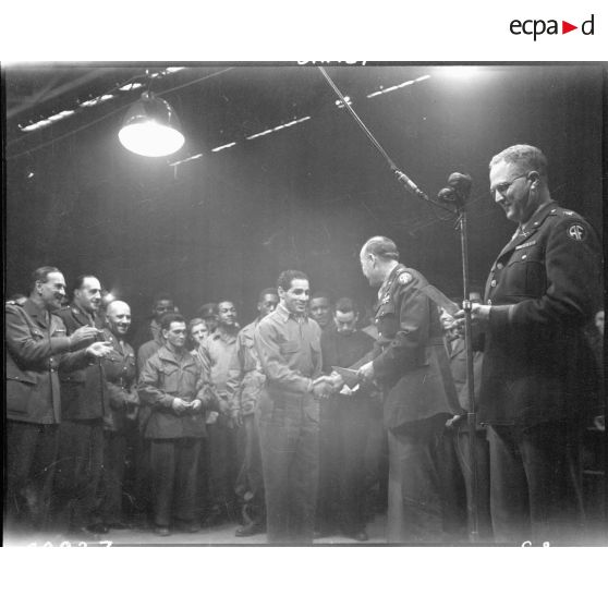 Italie : Combat de boxe interallié à Rome. [description provisoire]