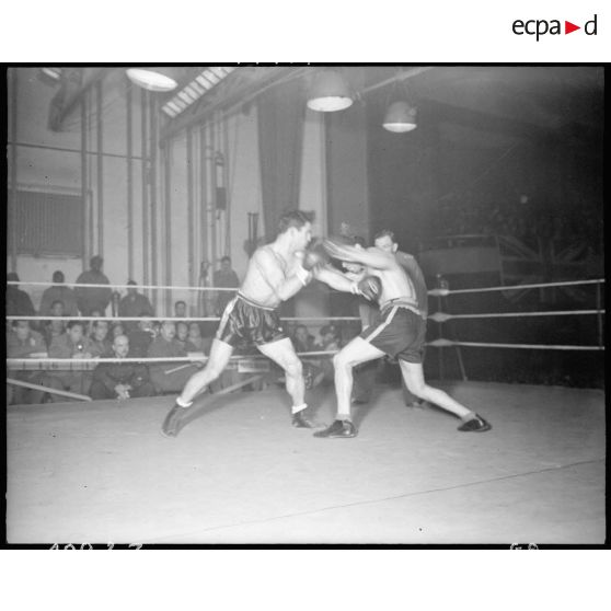 Italie : Combat de boxe interallié à Rome. [description provisoire]