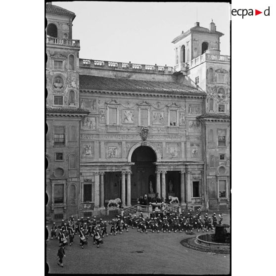 Italie : Visite de la Villa Médicis à Rome. [description provisoire]