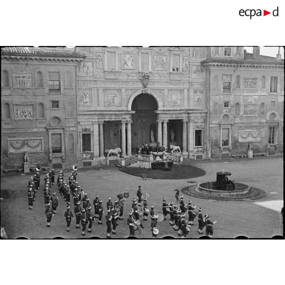 Italie : Visite de la Villa Médicis à Rome. [description provisoire]