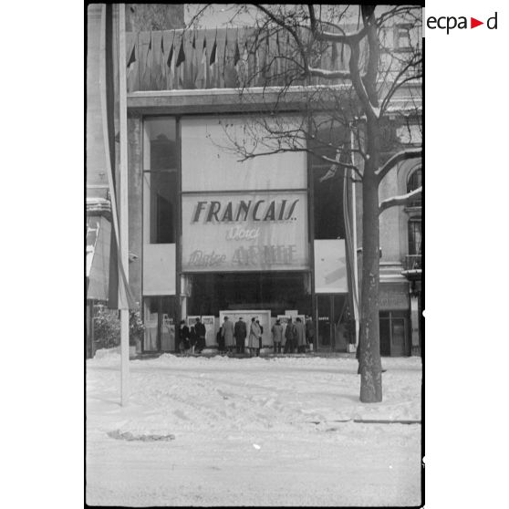 Exposition "Français, voici notre armée" à Paris. [description provisoire]