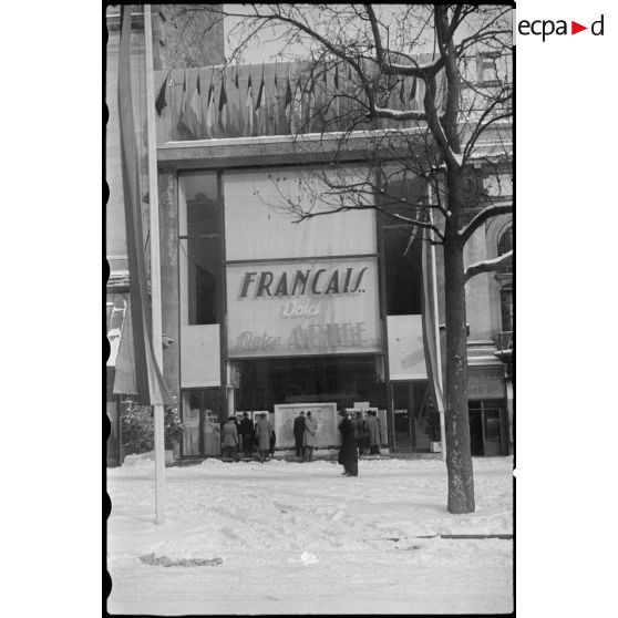Exposition "Français, voici notre armée" à Paris. [description provisoire]