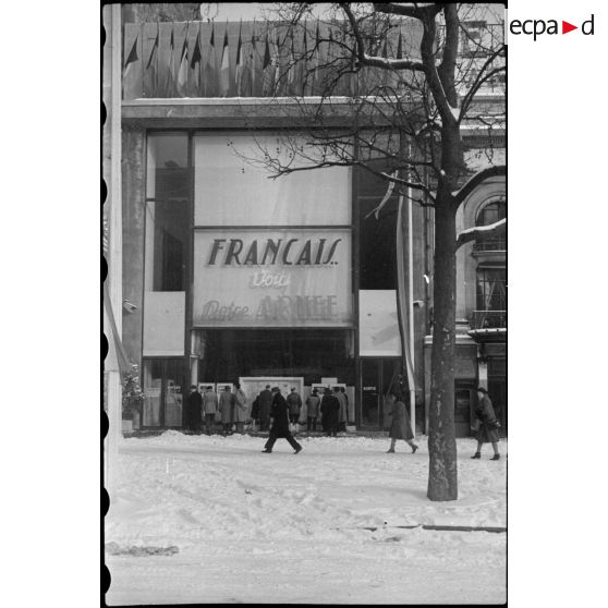 Exposition "Français, voici notre armée" à Paris. [description provisoire]