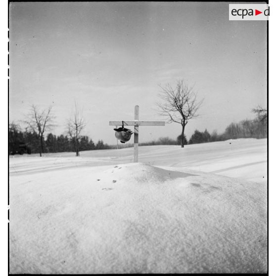Tombe d'un soldat allemand dans la forêt des Vosges. [description provisoire]