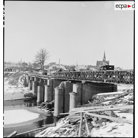 Pont sur la Sarre, récemment achevé par le génie à Wittring (Moselle). [description provisoire]