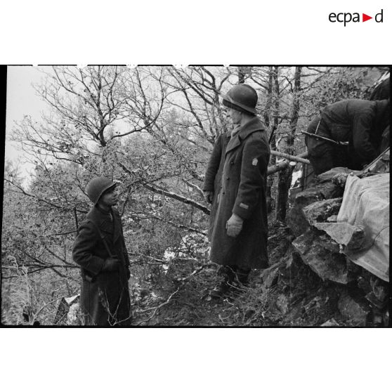 Bivouac de soldats du 1er RTM (Régiment de tirailleurs marocains) sur le front près de Ranspach (Haut-Rhin). [description provisoire]