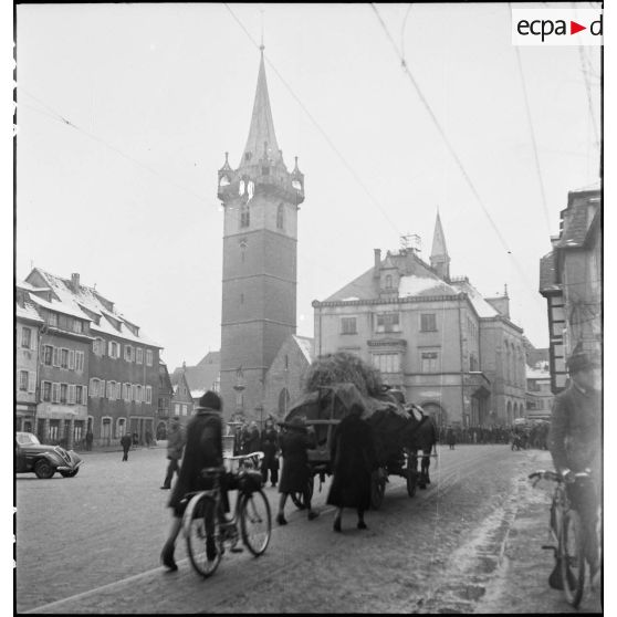 Des réfugiés venant des villages de la plaine arrivent à Obernai (Bas-Rhin). [description provisoire]