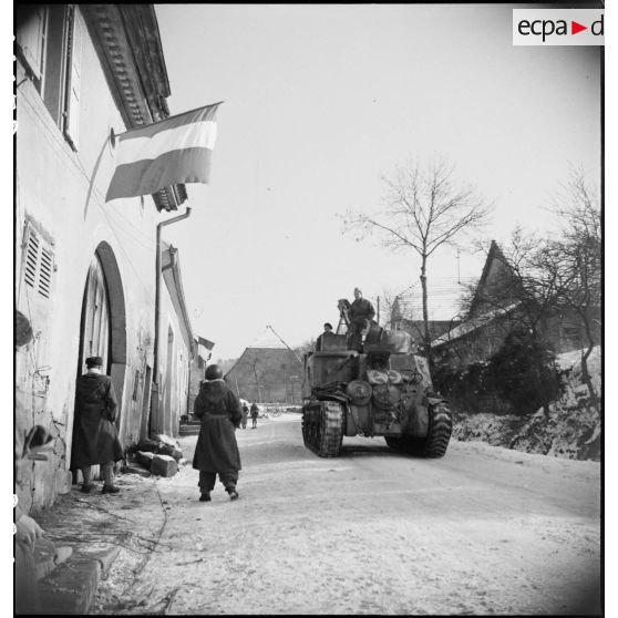 Prise d'un village vosgien par des goumiers près de Triembach-au-Val (Bas-Rhin). [description provisoire]