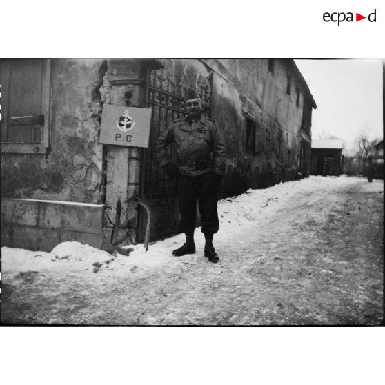 Poste de commandement (PC) de la 9e DIC (Division d'infanterie coloniale), commandée alors par le général Morlière dans le village de Steinbrunn-le-Bas (Haut-Rhin). [description provisoire]