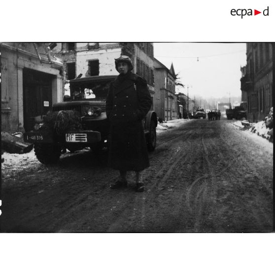 Soldat de la 9e DIC (Division d'infanterie coloniale) dans le village de Steinbrunn-le-Bas (Haut-Rhin). [description provisoire]