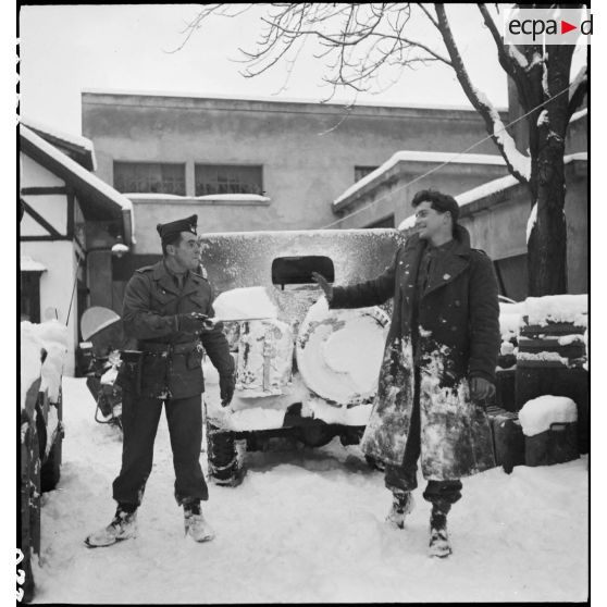 Bataille d'Alsace : La 2e DB au repos à Obernai. [description provisoire]