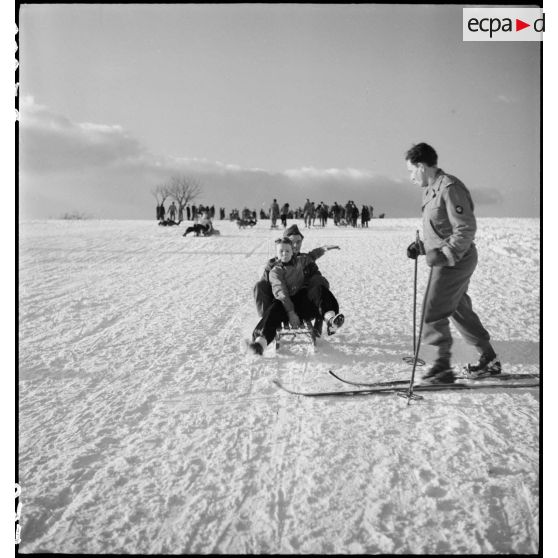 Bataille d'Alsace : La 2e DB au repos à Obernai. [description provisoire]