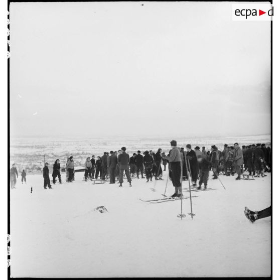 Bataille d'Alsace : La 2e DB au repos à Obernai. [description provisoire]