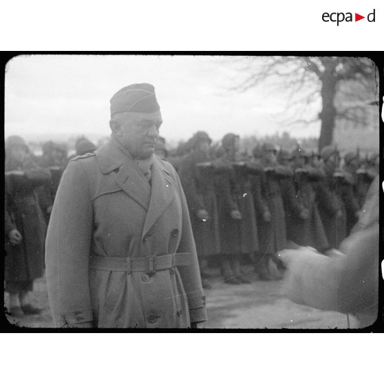 Portrait du général américain Wilson lors d'une remise de décorations à Montbéliard (Doubs). [description provisoire]