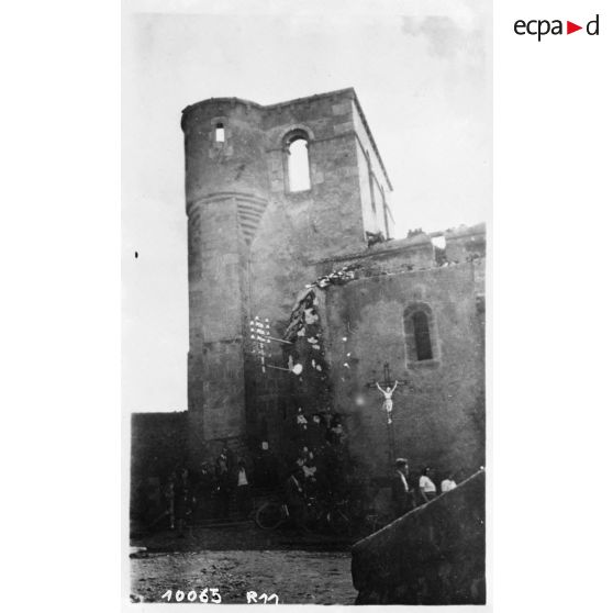 L'église détruite et calcinée du village martyr d'Oradour-sur-Glane. [description provisoire]