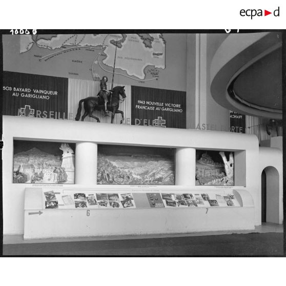 Exposition "Français, voici notre Armée" à Paris. [description provisoire]