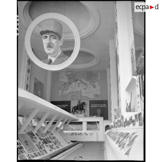 Exposition "Français, voici notre Armée" à Paris. [description provisoire]