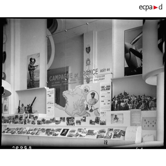 Exposition "Français, voici notre Armée" à Paris. [description provisoire]