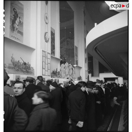 Exposition "Français, voici notre Armée" à Paris. [description provisoire]