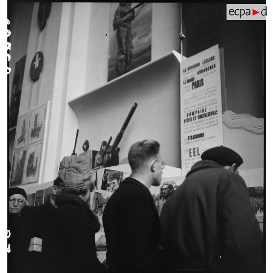 Exposition "Français, voici notre Armée" à Paris. [description provisoire]