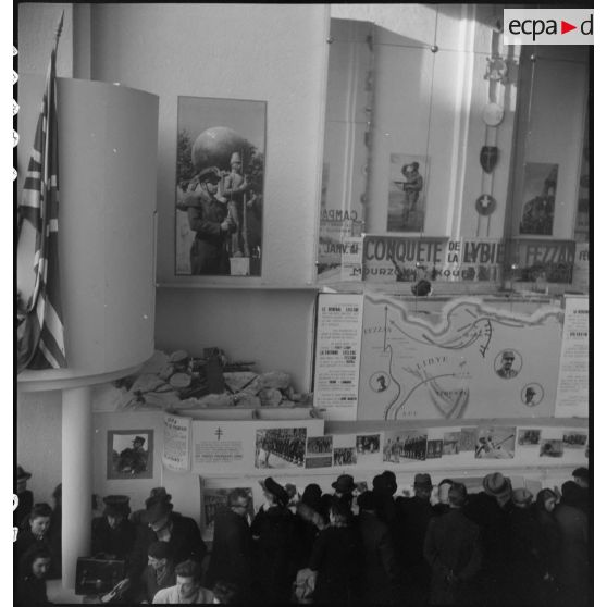 Exposition "Français, voici notre Armée" à Paris. [description provisoire]