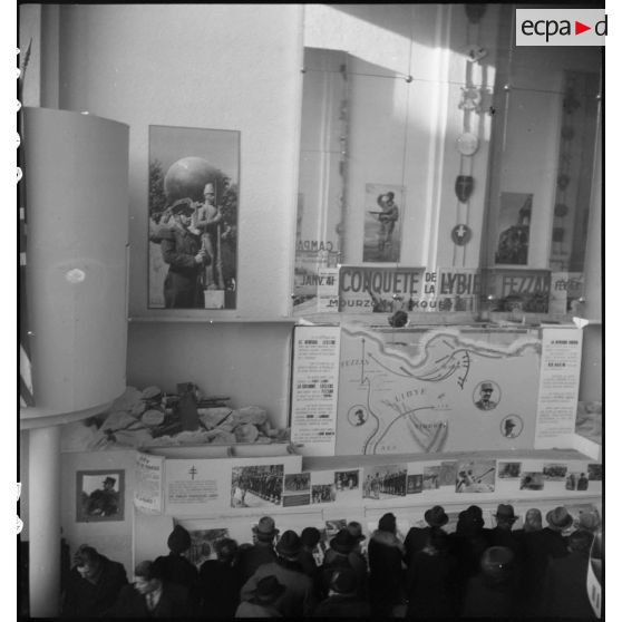 Exposition "Français, voici notre Armée" à Paris. [description provisoire]