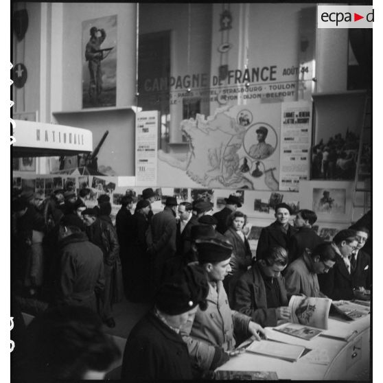 Exposition "Français, voici notre Armée" à Paris. [description provisoire]