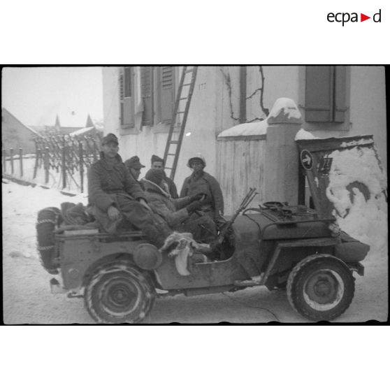 La 2e DB dans une commune des Vosges. [description provisoire]