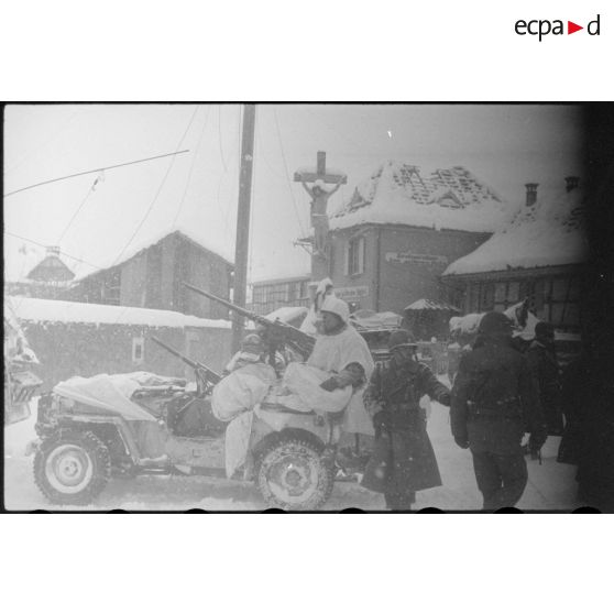 La 2e DB dans une commune des Vosges. [description provisoire]