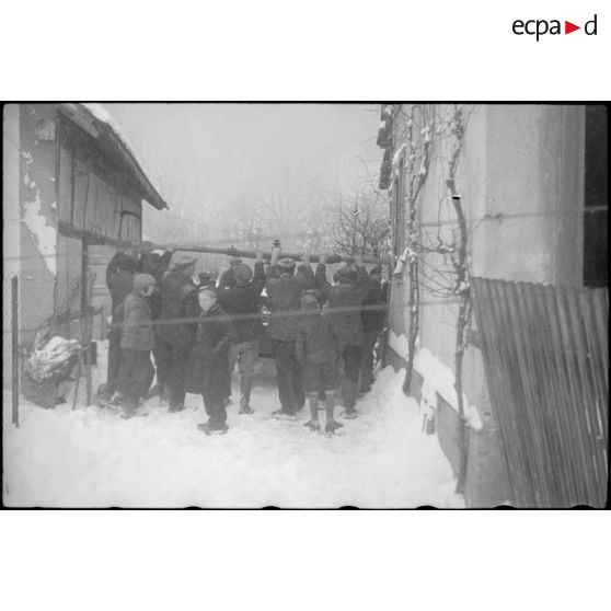 Incendie d'une ferme à Kertzfeld (Bas-Rhin). [description provisoire]