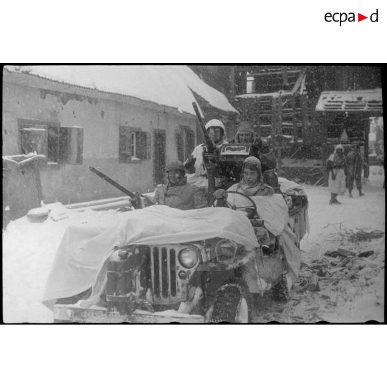 La 2e DB dans une commune des Vosges. [description provisoire]