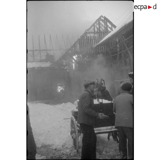 Incendie d'une ferme à Kertzfeld (Bas-Rhin). [description provisoire]