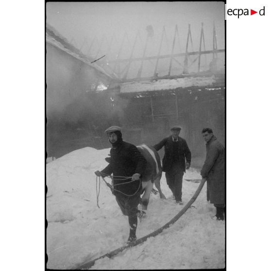 Incendie d'une ferme à Kertzfeld (Bas-Rhin). [description provisoire]