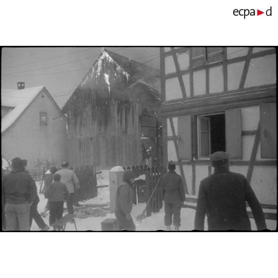 Incendie d'une ferme à Kertzfeld (Bas-Rhin). [description provisoire]