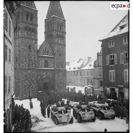 Funérailles du lieutenant-colonel Putz, du RMT à Sélestat (Bas-Rhin), janvier 1945. [description provisoire]