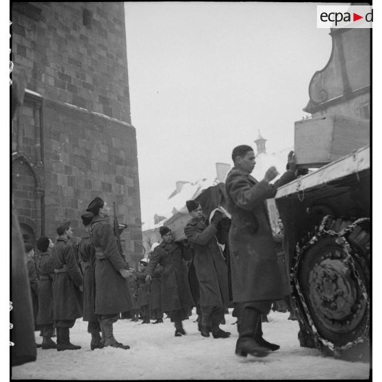 Funérailles du lieutenant-colonel Putz, du RMT à Sélestat (Bas-Rhin), janvier 1945. [description provisoire]