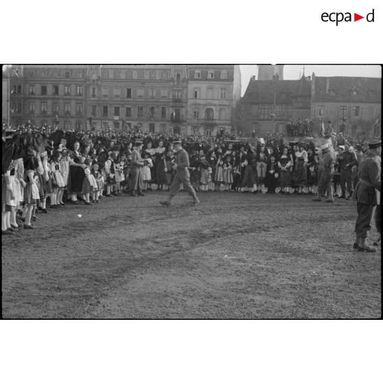 Bataille d'Alsace : Cérémonie célébrant la libération de Colmar. (7/13) [description provisoire]